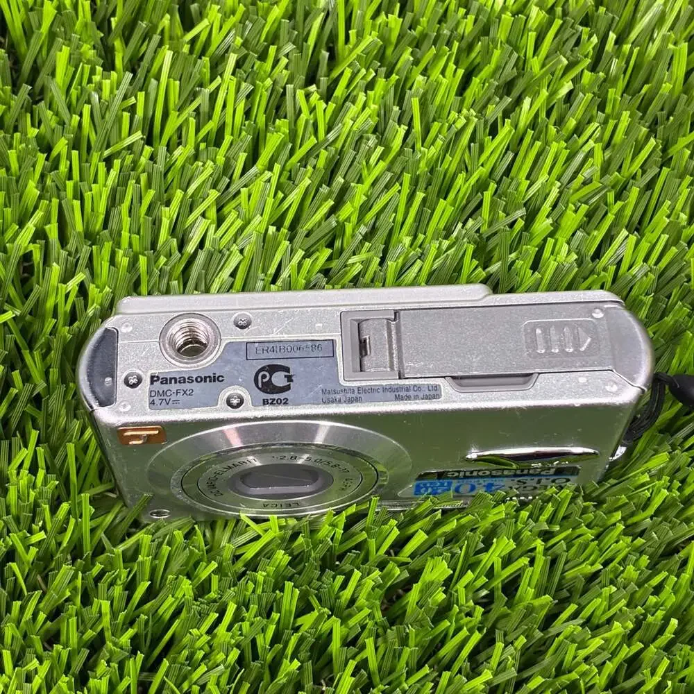 Panasonic LUMIX DMC-FX2 4.0MP Digital Camera with Leica Lens
